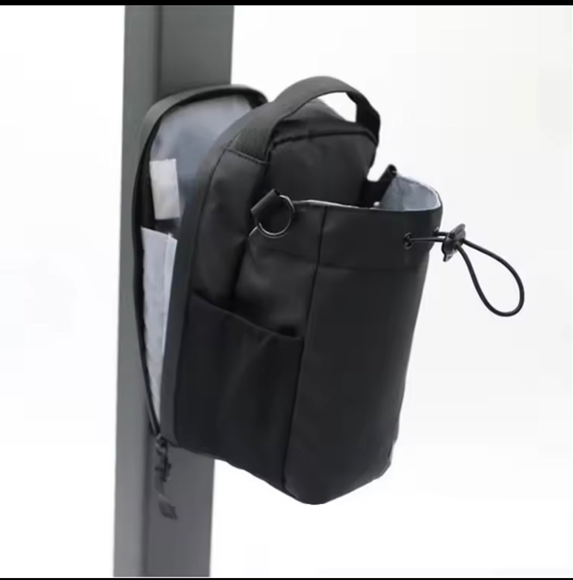 Magnetic sports bag