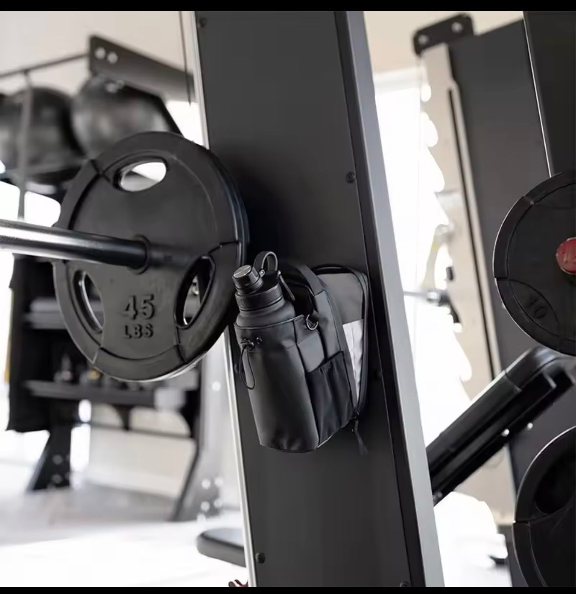 Magnetic sports bag