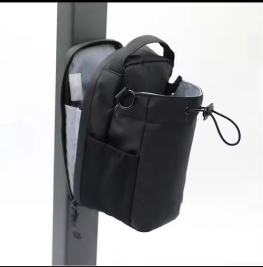 Magnetic sports bag